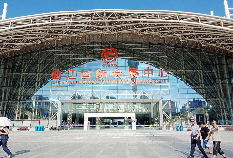 【2018西安展會】碧源達(dá)出席“知名企業(yè)走紅毯活動”，現(xiàn)場接受采訪